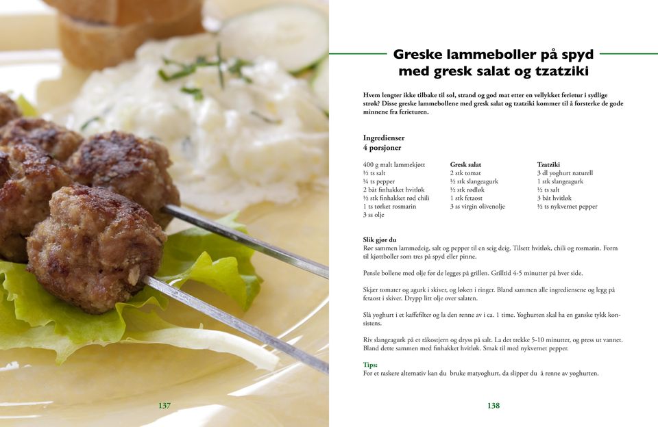 4 porsjoner 400 g malt lammekjøtt Gresk salat Tzatziki ½ ts salt 2 stk tomat 3 dl yoghurt naturell ¼ ts pepper ½ stk slangeagurk 1 stk slangeagurk 2 båt finhakket hvitløk ½ stk rødløk ½ ts salt ½ stk