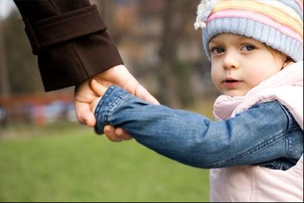 Hvorfor familieråd i fosterhjemsarbeid Mobiliserer barnets familie og naturlige nettverk. Når 1.