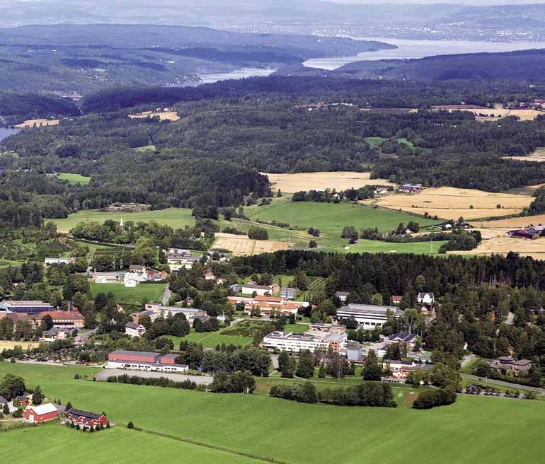 Innsjøen som resipient Catchment area: 5 km Lake surface area:,3 % Agriculture: 53 % Forest: 3 % Settlement: 1 %