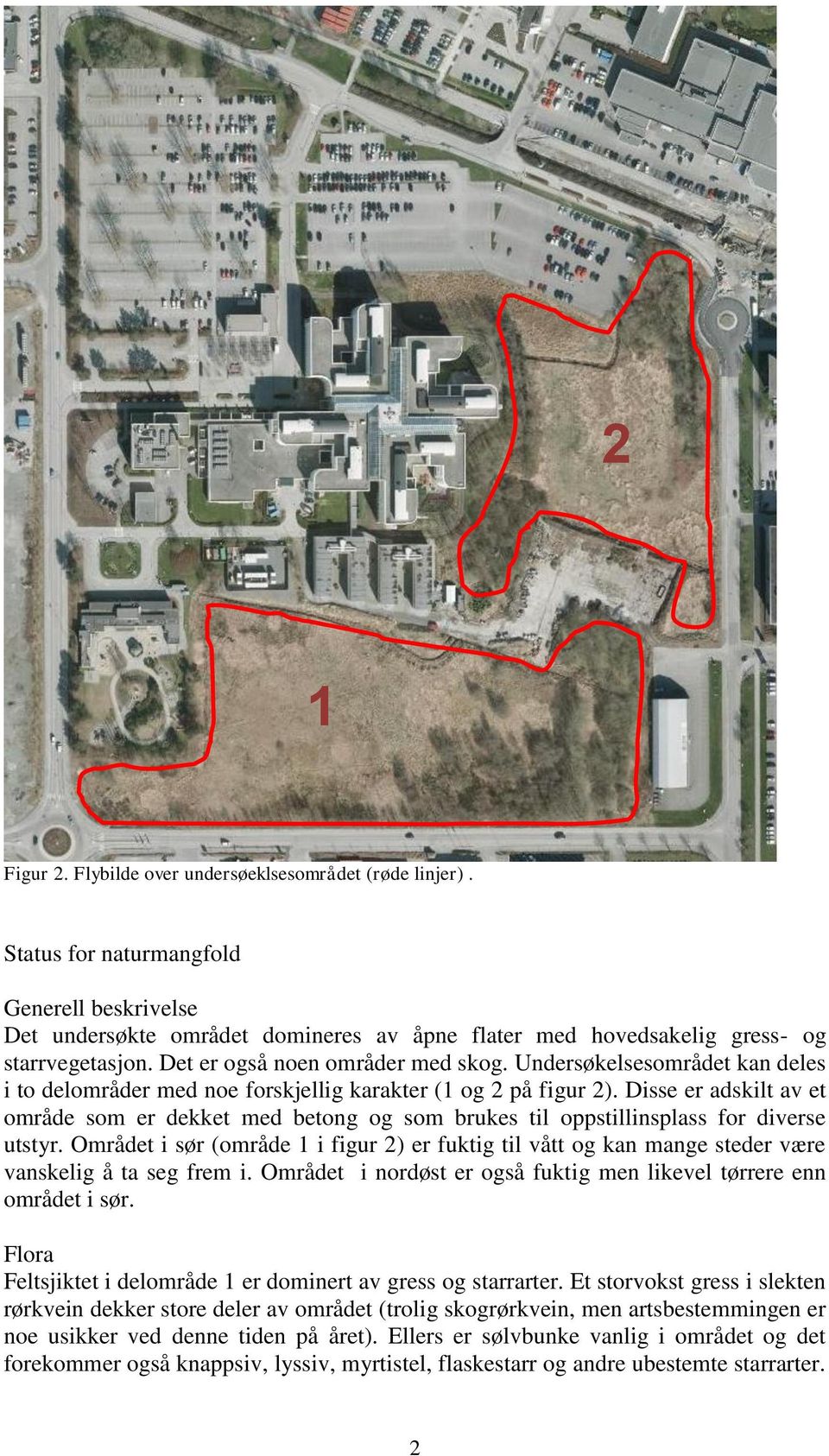 Disse er adskilt av et område som er dekket med betong og som brukes til oppstillinsplass for diverse utstyr.