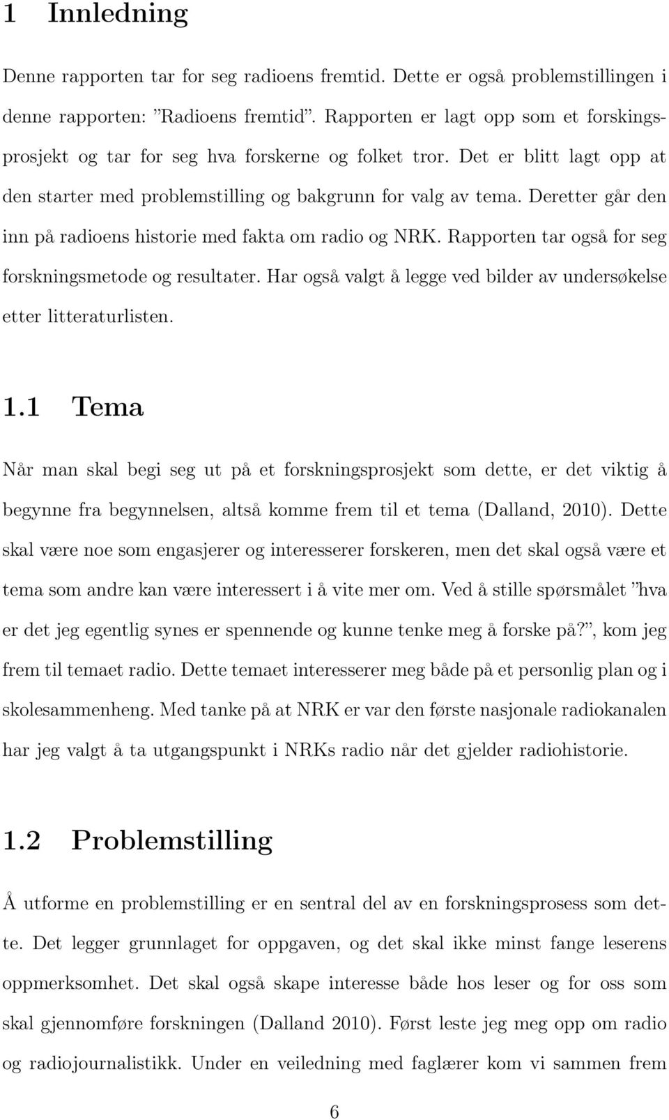 Deretter går den inn på radioens historie med fakta om radio og NRK. Rapporten tar også for seg forskningsmetode og resultater.