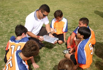 KURS I MOTIVERENDE LEDERSKAP Motiverende lederskap (Empowering Coaching TM) er en tilnærming til ledelse som legger vekt på å utvikle barna både som mennesker og spillere.