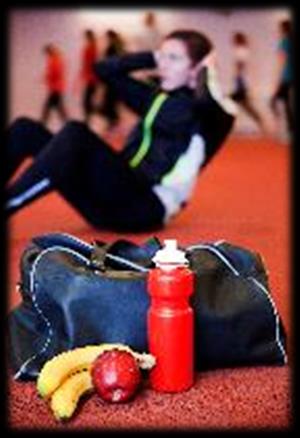 Idrettsernæring Idrettsernæring omfatter både kostholdet i hverdagen samt prestasjonsernæringen før, under og etter trening/konkurranse.