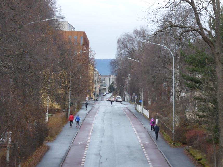 Løsninger for syklende i sentrumsområder I byer og tettsteder vil løsningene oftest være sykkelfelt eller blandet trafikk.