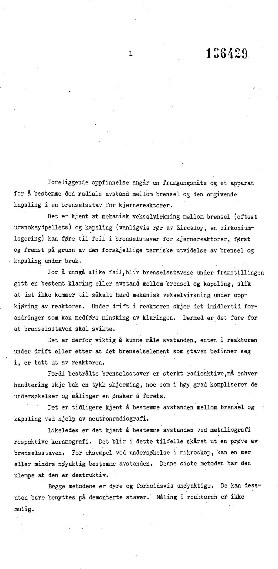 først og fremst på grunn av den forskjellige termiske utvidelse av brensel og. kapsling under bruk.