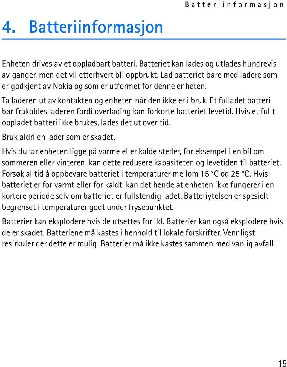 Et fulladet batteri bør frakobles laderen fordi overlading kan forkorte batteriet levetid. Hvis et fullt oppladet batteri ikke brukes, lades det ut over tid. Bruk aldri en lader som er skadet.