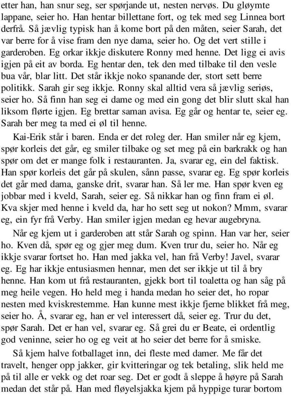 Det ligg ei avis igjen på eit av borda. Eg hentar den, tek den med tilbake til den vesle bua vår, blar litt. Det står ikkje noko spanande der, stort sett berre politikk. Sarah gir seg ikkje.