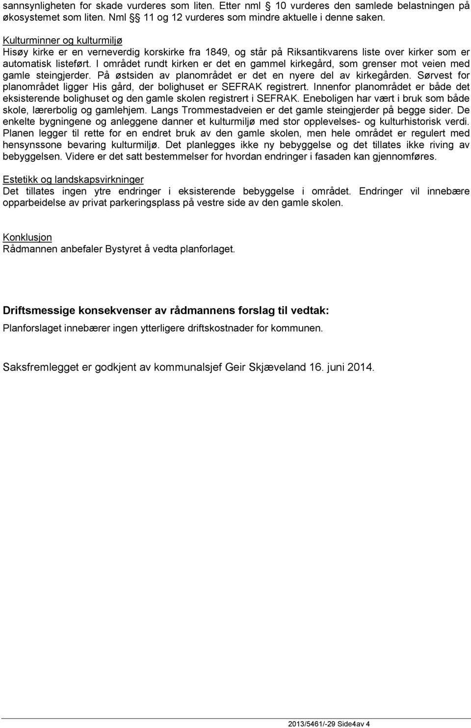 I området rundt kirken er det en gammel kirkegård, som grenser mot veien med gamle steingjerder. På østsiden av planområdet er det en nyere del av kirkegården.