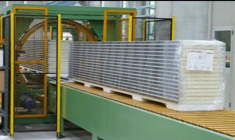 Avansert produksjonslinje Garasjeport panelet produseres ved en automatisk produksjonslinje som kan produsere 2000 kvadratmeter per dag.
