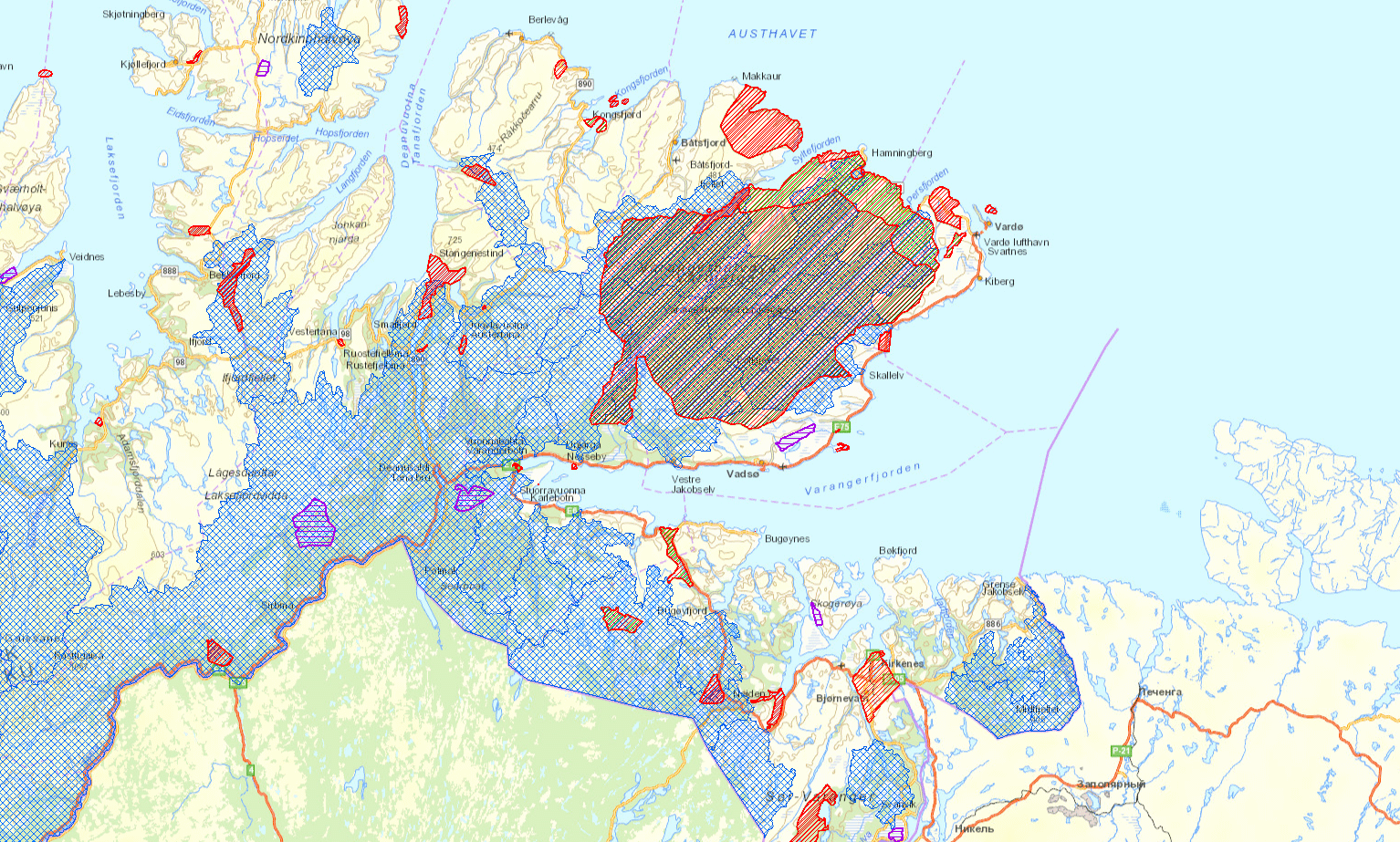 Figur 76: Varangerhalvøya nasjonalpark skravert i rødt og vernede vassdrag skravert i blått. Kilde: Miljødirektoratet og NVE.