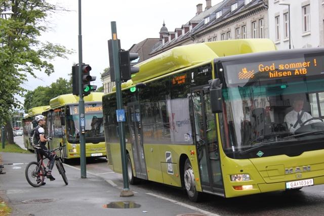 kollektivtransport og reduserte utslipp fra transport (økt avgift på autodiesel og bensin).