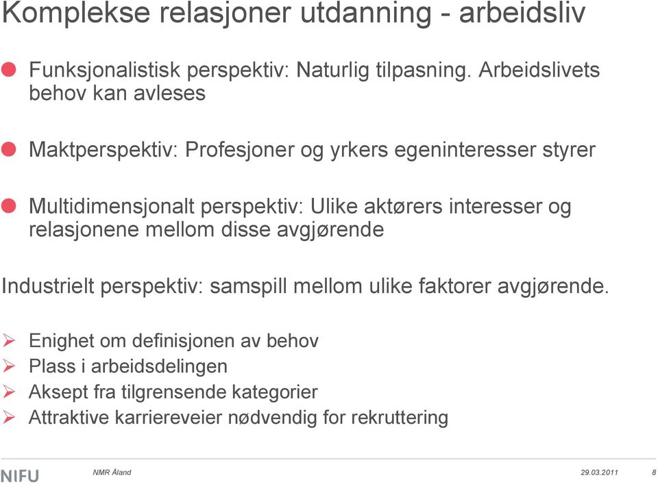 aktørers interesser og relasjonene mellom disse avgjørende Industrielt perspektiv: samspill mellom ulike faktorer avgjørende.