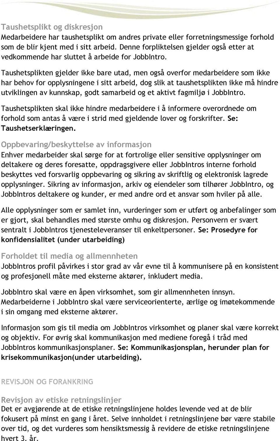 Taushetsplikten gjelder ikke bare utad, men også overfor medarbeidere som ikke har behov for opplysningene i sitt arbeid, dog slik at taushetsplikten ikke må hindre utviklingen av kunnskap, godt