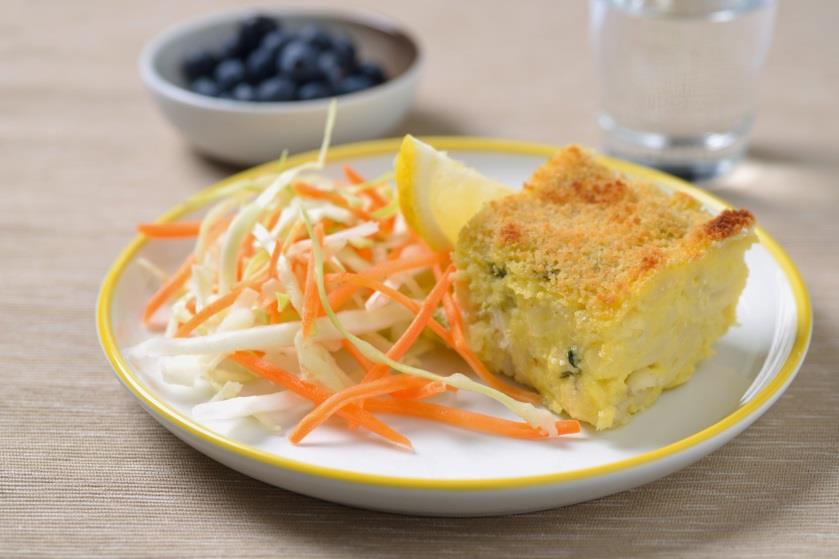 FISKEGRATENG MED HVITFISK OG RÅKOSTSALAT Allergener: Fiskegrateng: Egg, fisk, gluten, melk, selleri Kan inneholde spor av: sennep, skalldyr, soya Beskrivelse av oppvarming og mengde per porsjon Fjern