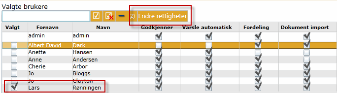 en mer detaljert beskrivelse av brukerrettigheter, se Oversikt over moduler og brukerrettigheter i Compello på side 26. 2. Fyll ut Fornavn, Etternavn, Bruker ID og Passord på brukeren.