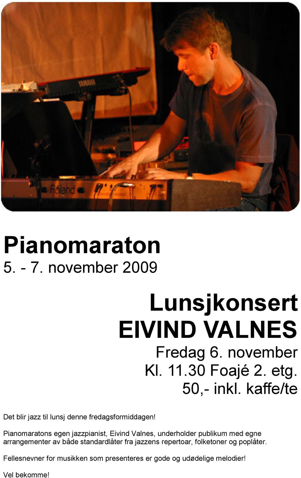 Pianomaratons egen jazzpianist, Eivind Valnes, underholder publikum med egne arrangementer av