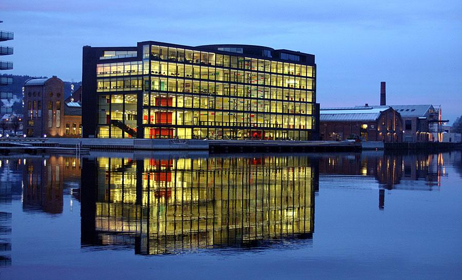 Et av de mest moderne bygg i Norge, med en mengde innovative løsninger. DRAMMEN ELVEPARK ble kåret til Årets grønne park 2014. De 14 kilometerne elvepark er anlagt gjennom 25 år.