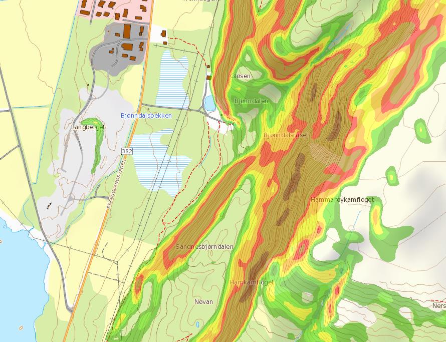 Planområdet ligger ca 200 m fra foten av Hamarøykammen (420 moh)