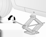 Pleie av bilen 159 4. Still inn nødvendig høyde på jekken. Sett den like under jekkpunktet, og sikre at den ikke kan gli. 1. Løsne hettene på hjulmutterne med en skrutrekker, og ta dem av.