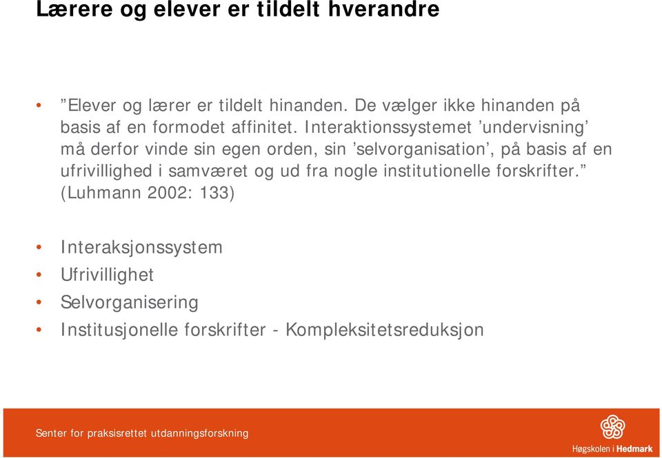 Interaktionssystemet undervisning må derfor vinde sin egen orden, sin selvorganisation, på basis af en ufrivillighed i