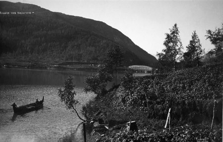 Side 6 av 6 I bakgrunnen sees bruene fra Minnesund, som er fraktet til Hellarmo og montert