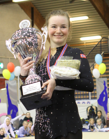 NORSKTOPPEN MED BENTES VANDREPOKAL ARRANGERES LØRDAG KVELD De beste gymnastene fra: Rekrutt individuelt 3-kamp (1) Rekrutt individuelt 4-kamp (3) Yngre junior internasjonal klasse (1) Junior