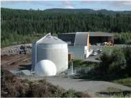 Hva kjennetegner biogassprosessen? (Råtning, anaerob) I biogassprosessen omdannes organisk materiale til biogass ved hjelp av metandannende mikroorganismer.