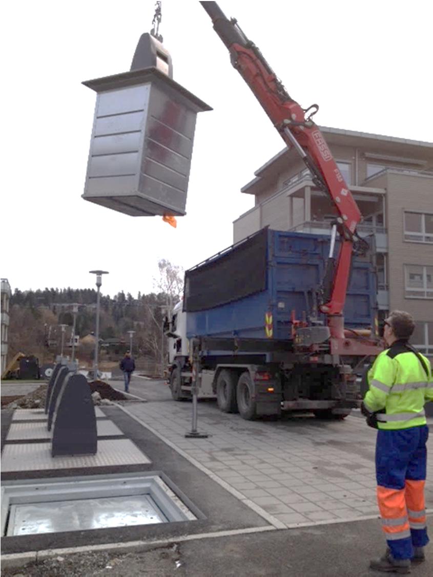 Bilde 1 Tømming av nedgrav avfallsbrønn. Foto: Follo Ren IKS. Det tar normalt 3-5 min å tømme en nedgravd avfallsbrønn uavhengig av størrelsen.