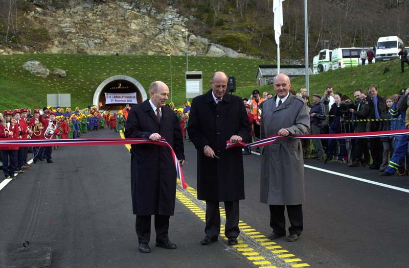 Innføring skjer på egne ark. Der oppgaveteksten ikke sier noe annet, kan du fritt velge framgangsmåte. Det skal gå tydelig fram hvordan du har kommet fram til svarene.