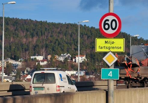 ØKE TRAFIKKHASTIGHET FÅ NED BEVEGELSESHASTIGHET Høy fart Høyere fartsgrenser Trafikksikkerhet og trivsel