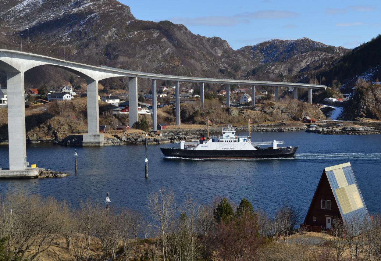 4.8.3 Konsekvensar for sjøfart Aukande storleik på fartøy fører til behov for større manøvreringsrom i farlei og i hamneområde, noko som gjer det naudsynt med kontinuerleg oppgradering av farlei.