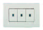 Sklopka instalacijska kupaonska s indikatorima 020-010-020 Opis: Univerzalna montaža (odgovarajuči raspon za montažu od 108-135 mm). Unutarnja dimenzija okvira 150x90 mm.