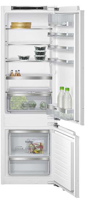 Kjøleskap/Fryser/Kombiskap SIEMENS JM ORIGINAL KJØKKEN Kombiskapet fra Siemens er preget av lekkert design og effektiv innredning.