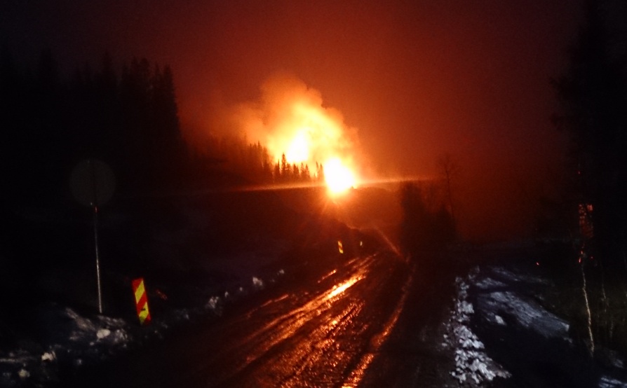 MEMU-ulykken 17.12.13 Hva gjør DSB? 18. des. Sender to medarbeider til Drevja. Kl. 13:49: DSB fanger via media opp at MEMUen står i brann. Setter straks i gang med å innhente informasjon Kl.