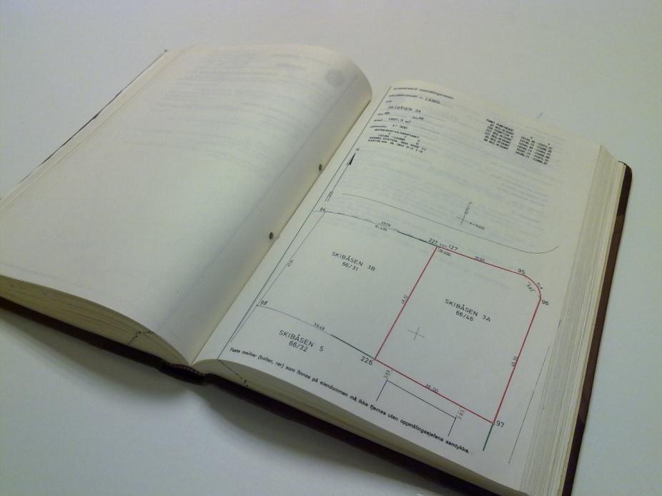 Oppmålingsvesenet Målebrev Målebrev for perioden ca. 1950 og fram til i dag 12-13m. (ca. 160 innbundne målebrevsprotokoller og ca. 115 ringpermer med målebrev.