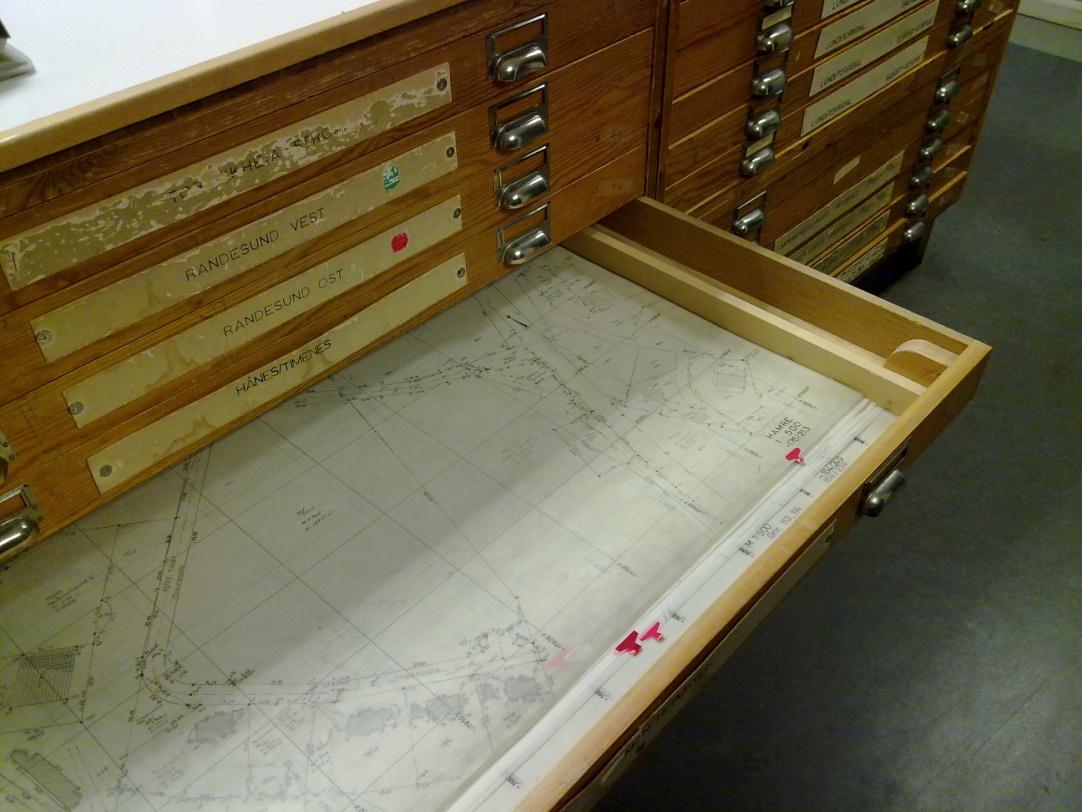 Oppmålingsvesenet Sammenstillinger Eiendomskart i målestokk 1:500 Ca. 900-950 kartblad i størrelse 92cm x 70cm Kartbladnavnet er avledet av koordinatene i nederste høyre hjørne.