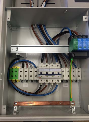 2 rader m/8 jordfeilautomater Boligskap 3x21 og 3x7 moduler valgfri OV 25 til 63A og 8 stk valgfri 2P jordfeil automater 10 32A, type A, 30mA. Overspenningsvern 2P eller 3P klasse II.