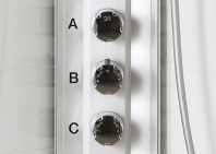 DUŠAI Visaapimantis sprendimas Visose Ifö Solid serijos dušo kabinose yra įtaisyti dušo paneliai, kuriuose yra viskas nuo dušo maišytuvų iki lentynėlių. Tai paprasta ir patogu.