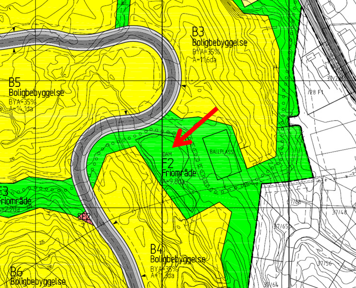 2 Figuren viser dammen som ligger i opprinnelig kartgrunnlag for området innenfor F2. Ballplassen ble tegnet inn i reguleringsplanen. 4. Endring av reguleringsbestemmelser Reguleringsbestemmelsenes 5.