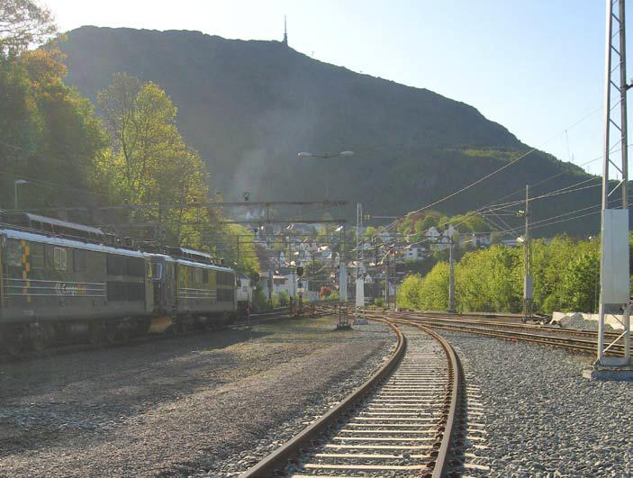 Arna Bergen En av de mest trafikkerte enkeltsporede banene i Nord- Europa, med opp til 120 tog om dagen Nytt sikringsanlegg og endringer i kontaktledningen samt legging av dobbeltspor på en 1,3 km