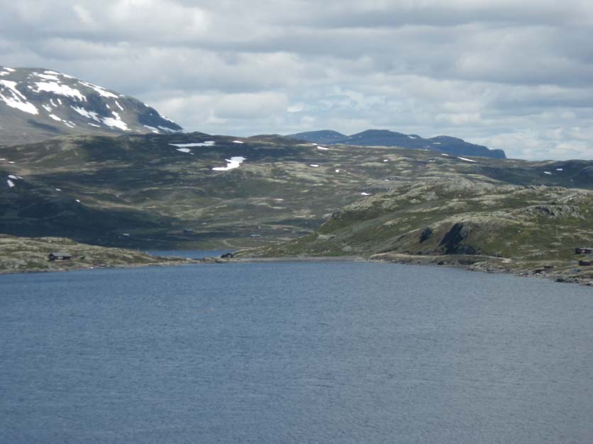 Mjåvatnet sett fra sørvest mot Mjåvatn dam Mot