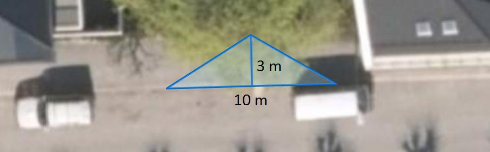 Side 13 av 15 Bildet viser planlagt plassering av ny avkjørsel. Langs med Nedre Storgate er det fortau på begge sider og gateparkering på samme side som de planlagte leilighetene.