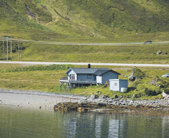 17. oktober 2016 www.eiendomsmegler1.no 2 Oldefjord Tomt Prisant. kr 650 000 + omk. OLDEFJORD - Romslig eiendomstomt med umiddelbar nærhet til sjø og E6. Strandrett og veirett!