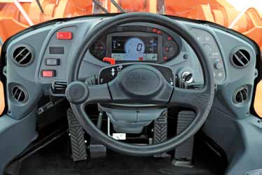 ZW-5-seriens førerkomfort er uten sidestykke Ta plass Hitachi har prioritert førerkomfort i utformingen av den ZW-5 serien av hjullastere for å gi deg en større følelse av nytelse i løpet av