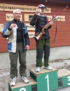 Lagskytingen for klasse 2-5 ble også vunnet av Hovet og Hol med 70/25 (Reidar Martin 25/7, Paul Arne 23/10 og Lars Inge 22/8). Viken I Felt: Sande 10.3.2013. Ingen stort mesterskap for Hovet og Hol.