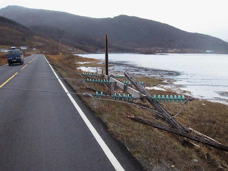 Havari og AUS Spesielle vindforhold kan føre til havari på i utgangspunktet nye og solide konstruksjoner.