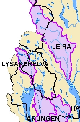 Leira i Akershus og Oppland Vassdraget er svært variert fra rent, klart elvevann og mange innsjøer i Romeriksåsene til bekker og elver gjennom bratte elvedaler (raviner) på de store leirslettene og