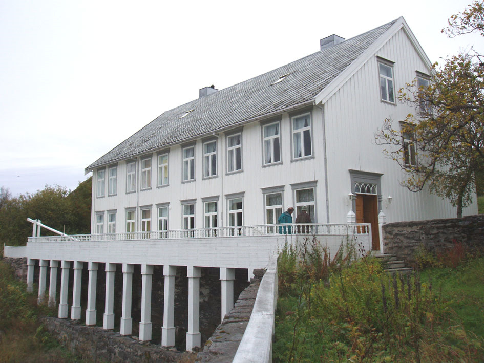 Kort karakteristikk av kulturminnet Grøtøy handelssted er en kystnær storgård.