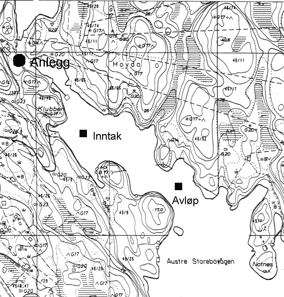 VURDERING AV TILSTAND Austre Storebøvågen ligger øst for Storebø på Huftarøy i Austevoll, og er et relativt innelukket sjøområde med et avsperret dypvann der det fra naturens side periodevis vil være