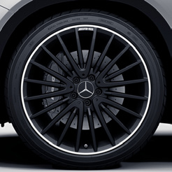 Mercedes-AMG GLA 45 - felger S Standardutsyr Felgkode 754 19 AMG Lettmetallfelger 5-dobbelteike Ikke ifm R66 run-flat dekk Kun ifm R01 Sommerdekk Felgkode 758 20 AMG Lettmetallfelger flereike Ikke